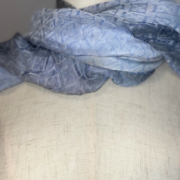 Escada silk scarf - Picture 2 of 4